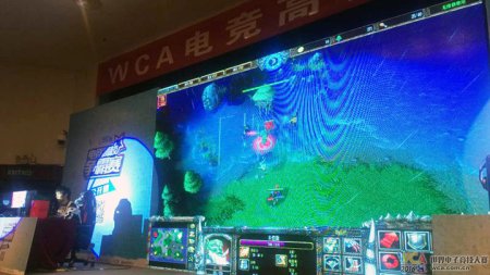 WCA走入百年名校 Infi秀起单手War3